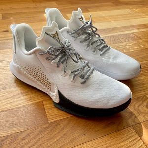 Nike Mamba Fury White Metallic Gold Men’s Size 9